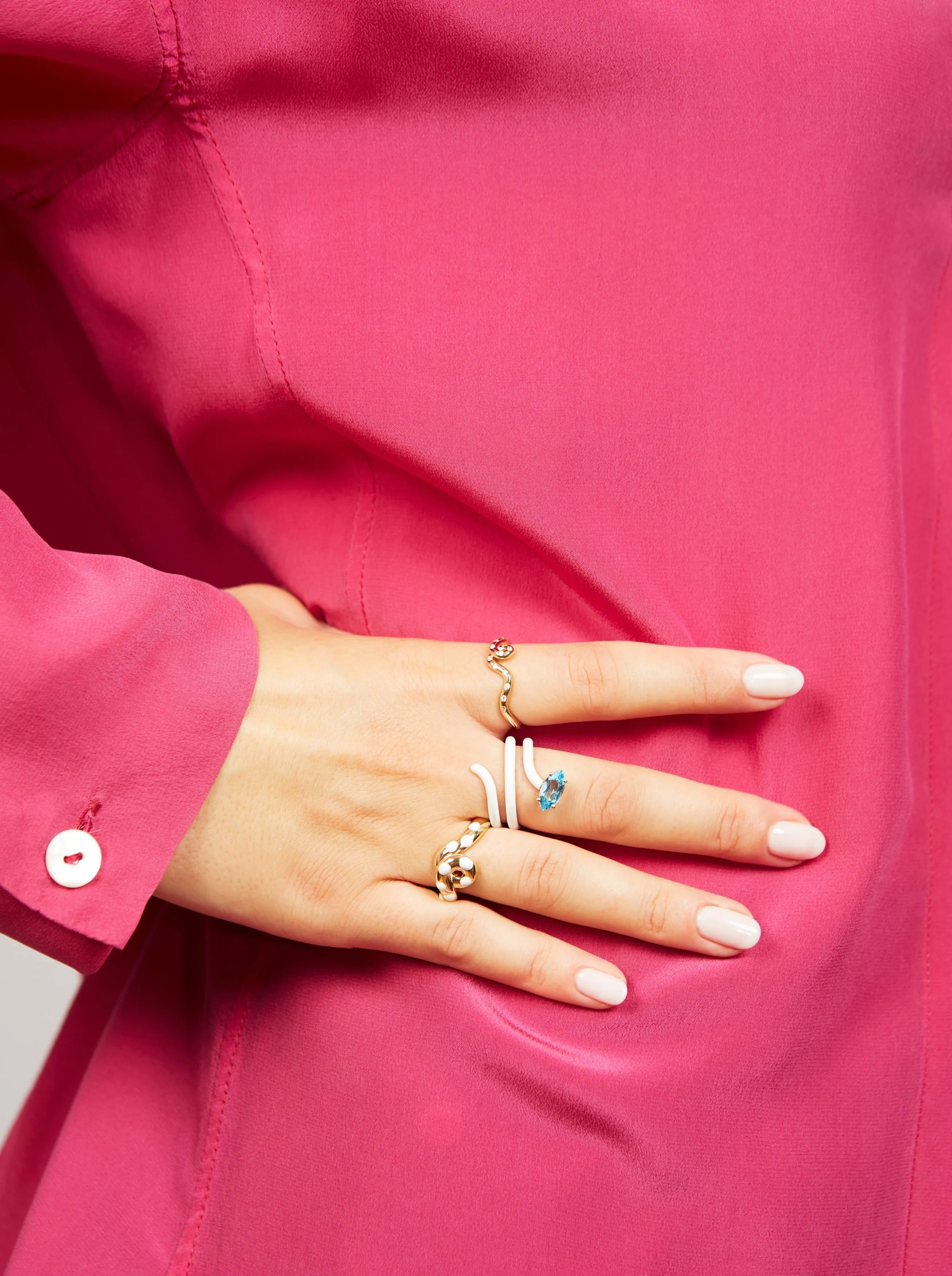 MAXI LOOP RING ~ IN WHITE