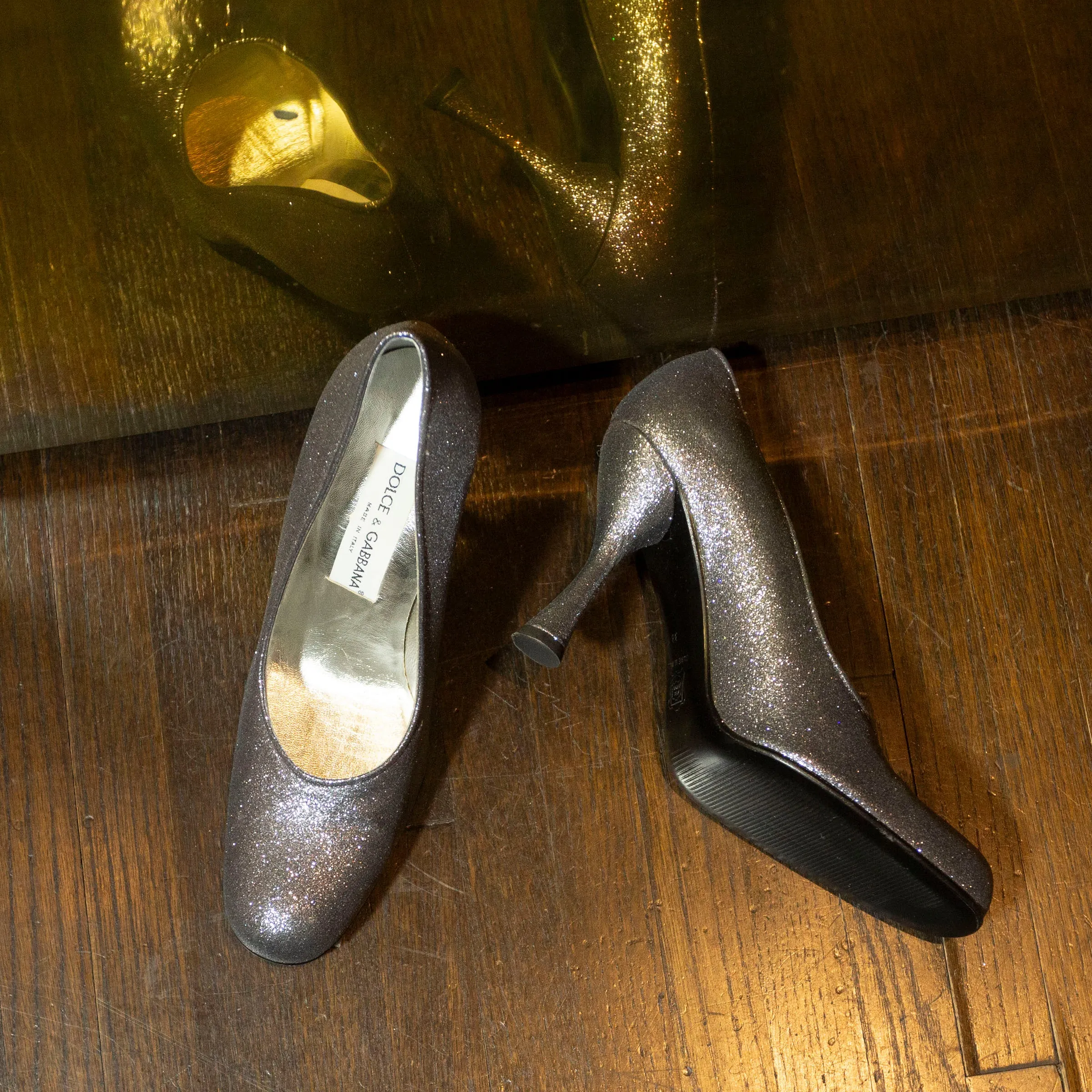 Vintage Silver Glitter Round Toe Pumps