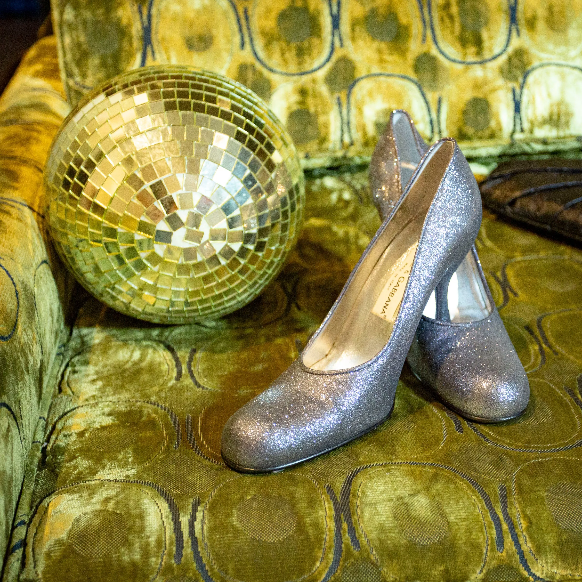 Vintage Silver Glitter Round Toe Pumps